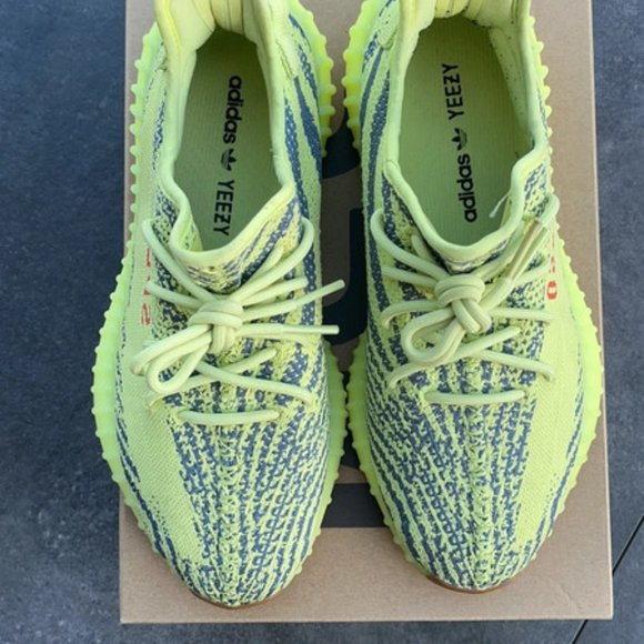Yeezy 350 v2 semi Frozen yellow 43 1/3 main image 4
